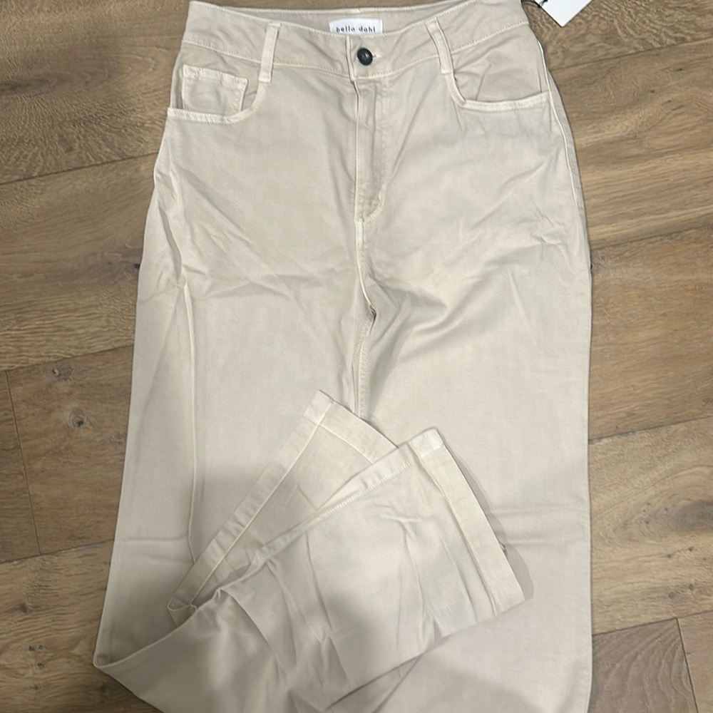 Brand NWT
Bella Dahl Cleo Side Slit